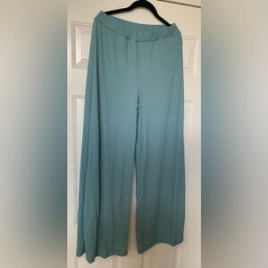Lulu's Wide Ribbed Wide Leg Pants NWT 🌴